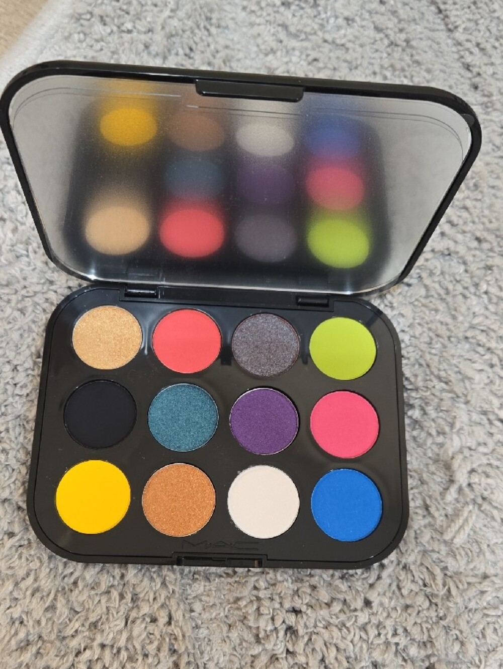 MAC CONNECT IN COLOR! 12-Color Eyeshadow Palette! - Picture 4 of 4